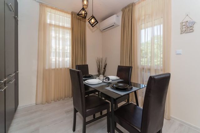 Alma Apartment - Stylish 1BD Flat with Balcony