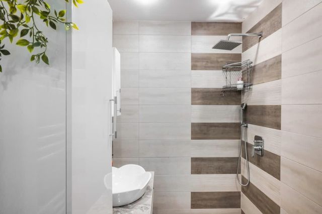 Feel Right at Home - Bright and Modern Apartment