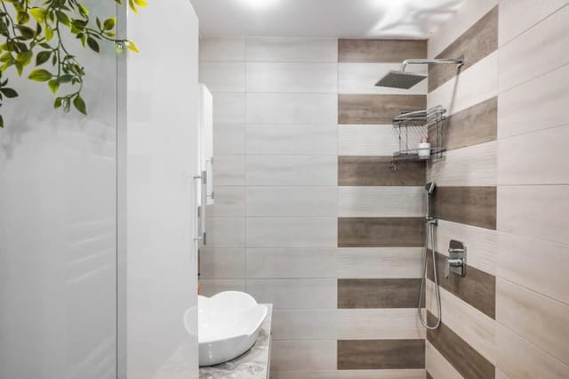 Feel Right at Home - Bright and Modern Apartment