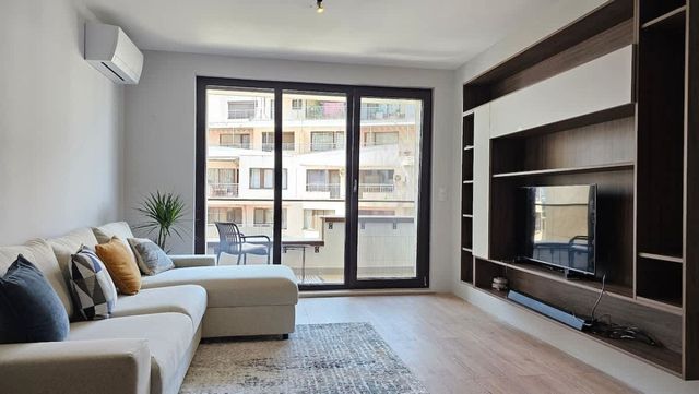 Bright Urban Stay with Parking