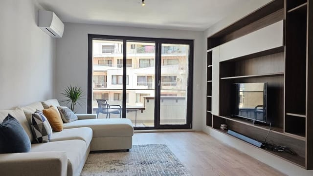 Bright Urban Stay with Parking