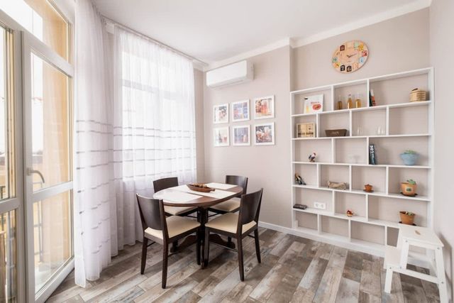 New 1930s quiet central apartment w/AC - 2 bedroom