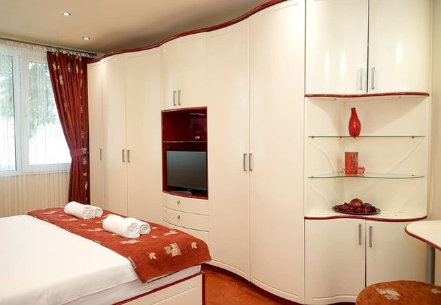 Bright & Spacious 2-Bedroom Flat in Central Varna