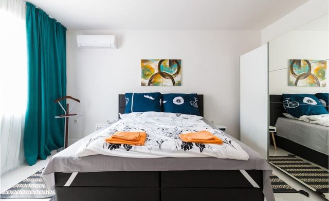 Pop your C-o-l-o-r-s - Funky and Modern 1BDR. Apt.