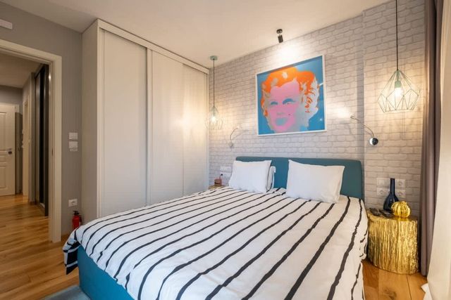 High-end Designer 2BR Aprt + Lift&Balconies