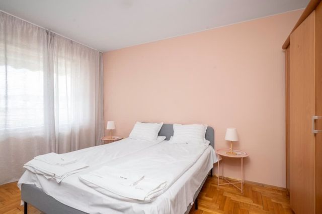 City Haven: Expansive Apartment in Prime Location