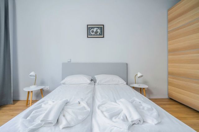 Modern and Central: 1BD Flat with Balcony