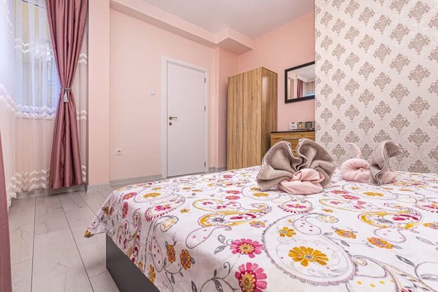 Bright Modern 2BD Apartment with Panoramic View