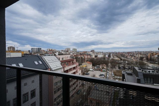 Charming 1BR with Balcony and View