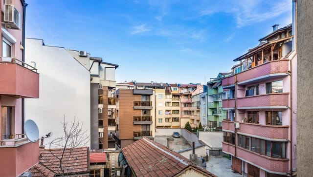 Downtown 1BD Apartment w/ Cosy Balcony