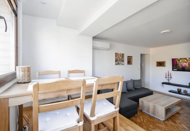 Split-Level City Stay with Balcony - Photo 4