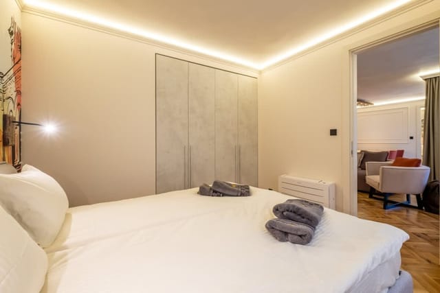 SOFapart Boutique Apt with 3 BDR + 2 BTH & Parking