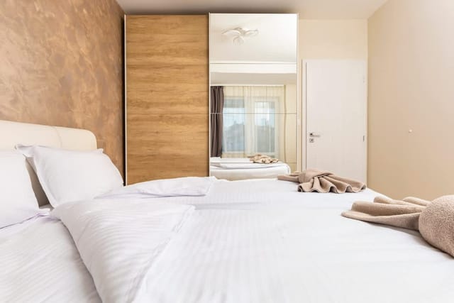 Sunny 1BD Apartment in OLD TOWN