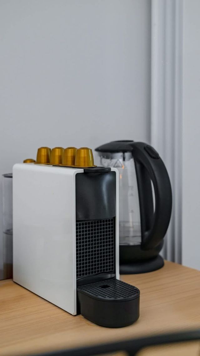 Aviva City Stay – Yellow Vibe Studio