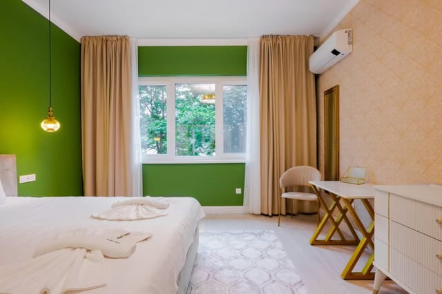 Top Center 2BD Luxurious Flat with Shared Terrace