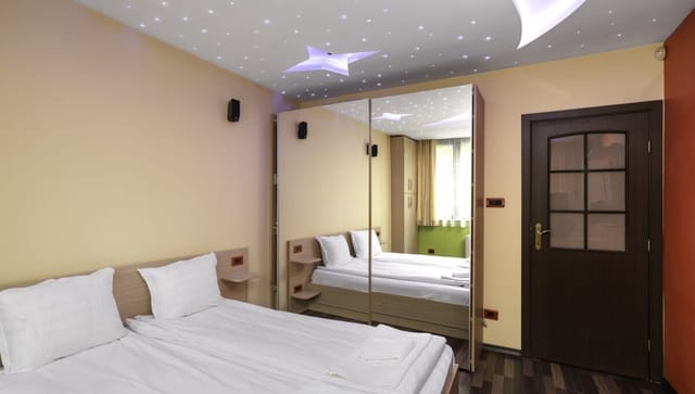 Central 1BD Apartment Next to Women's Market