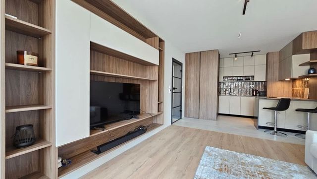 Bright Urban Stay with Parking