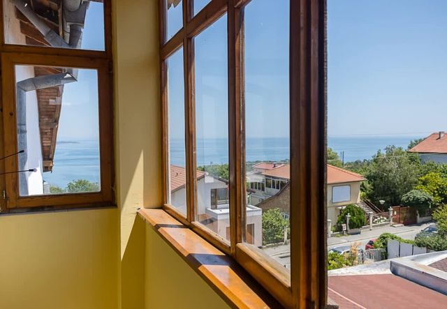 Cozy Sea-View Flat with Balcony in Galata, Varna