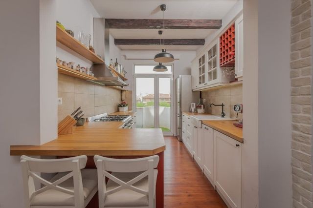 Flamingo Flat /Two-bedroom with Balcony\