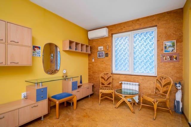 Vintage and Cozy 2BD/2BA Flat in Prime Location