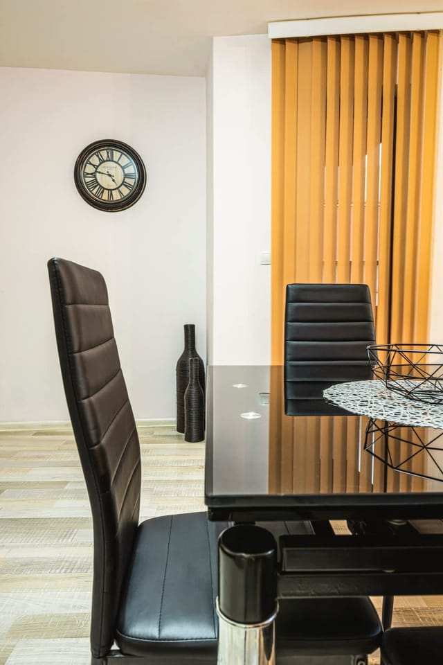 Downtown 1BD Apartment w/ Cosy Balcony