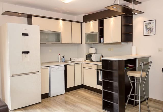 Cozy 2BD Flat with Balcony and Workspace