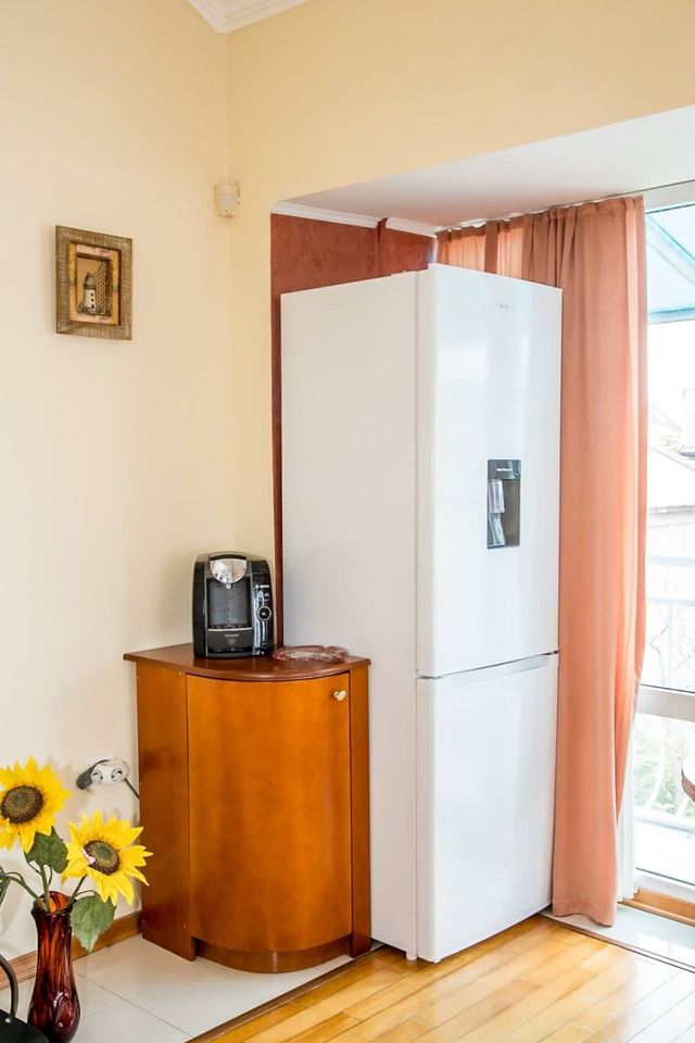 Spacious & Sunny Maisonette w/ Terrace near Centre