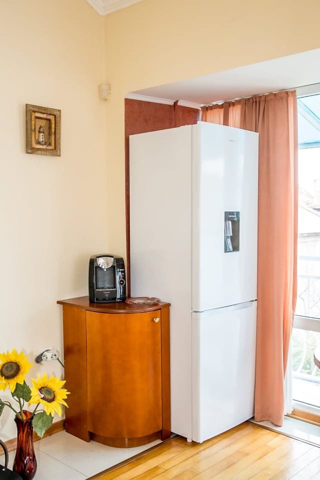 Spacious & Sunny Maisonette w/ Terrace near Centre