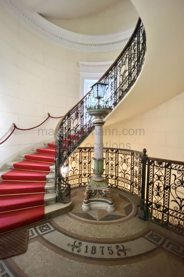 Classic Grand Apartment with Connecting Period Drawing Rooms