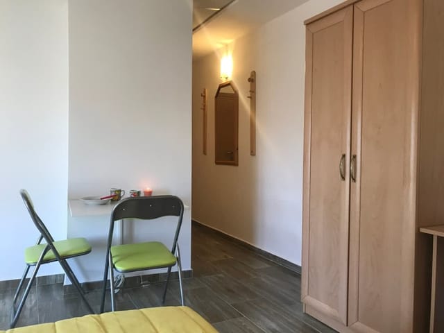 Top Center Studio - The Nest