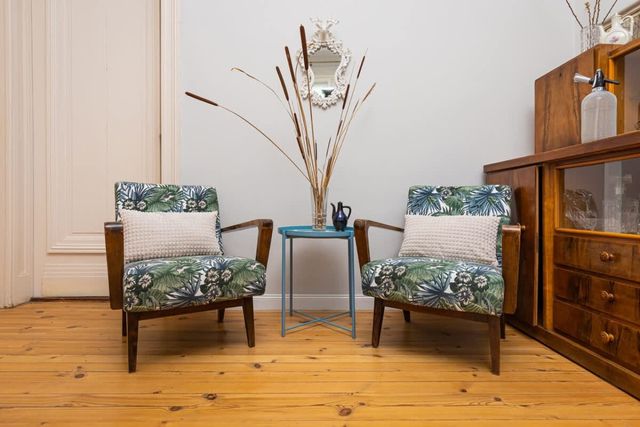 The Old Town Vintage 2-Bedroom Jewel