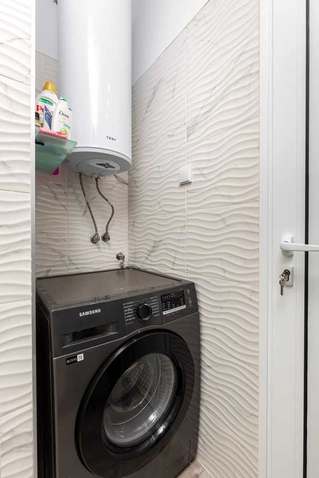 Cozy Floor from a House Near the City Center