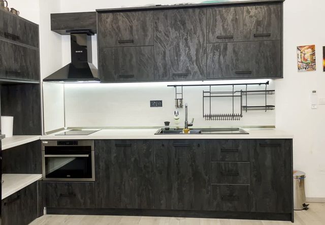 New Black & White Flat 5 Min Away From Sea Garden