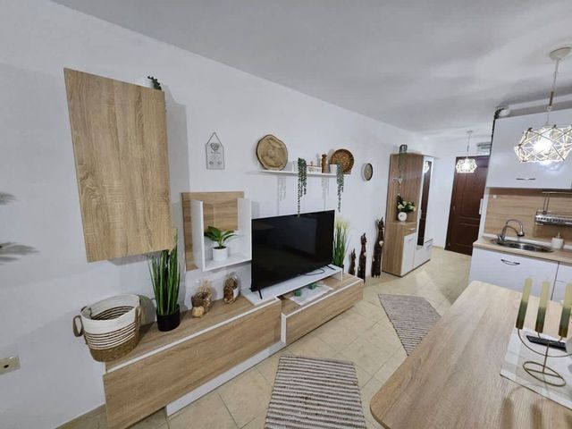 Tropical Chic for Two – Basement Studio  Escape - Photo 3