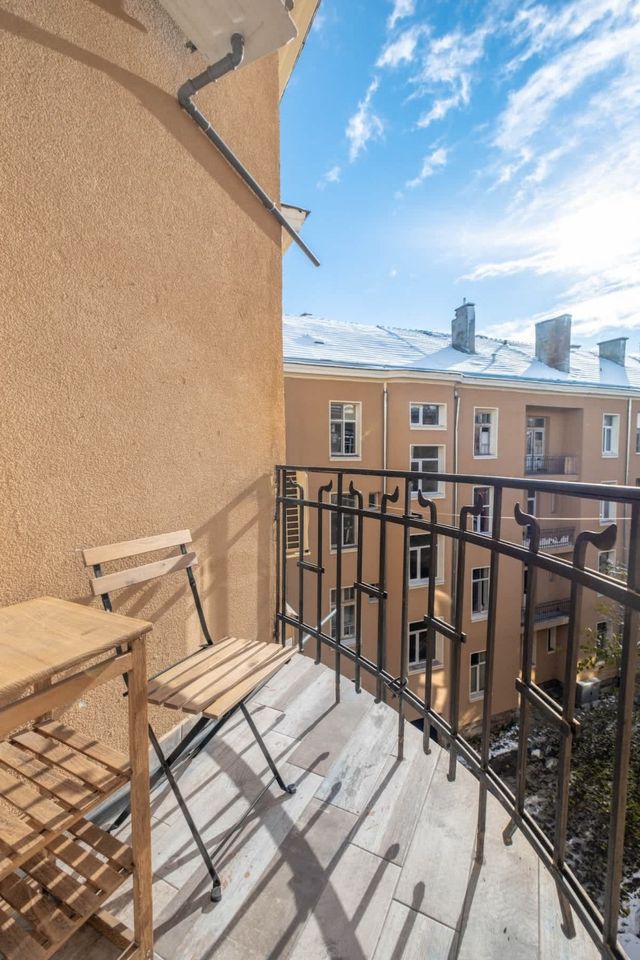 New 1930s quiet central apartment w/AC - 2 bedroom - Photo 2