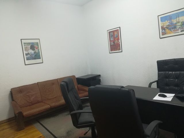 Office in an old building (1938) that is a cultural monument. Size 160 sq. m. No bathroom. No elevator, 4-th floor; 5 rooms; 2 small balconies.