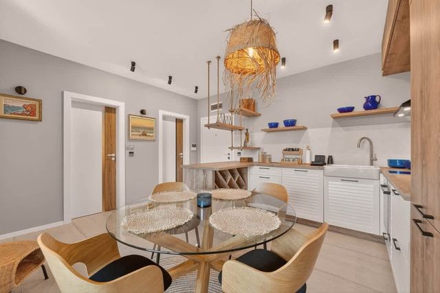 Breezy Boho 2BD Home with Sea View – Chayka