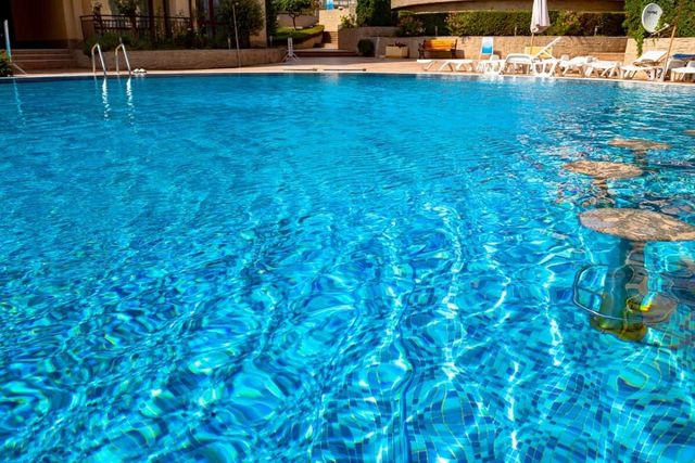 Paradise Dreams Lively Studio with pool view