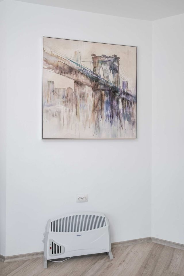 Sunny & Modern 1BD Apartment