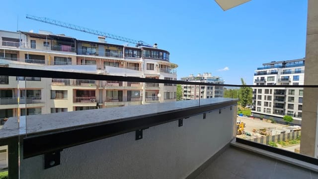 Bright Urban Stay with Parking