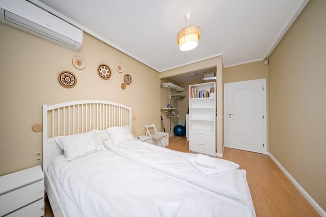 Sunny 1BR with Balcony - Photo 3