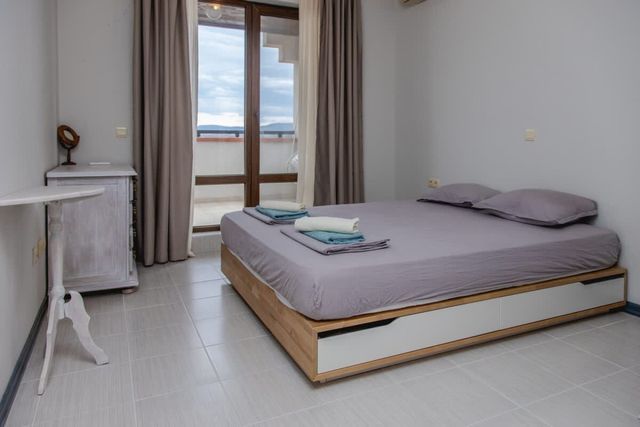 Lovely 3BD flat with Parking and Sea View - Photo 4