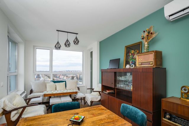 Charming 1BR with Balcony and View