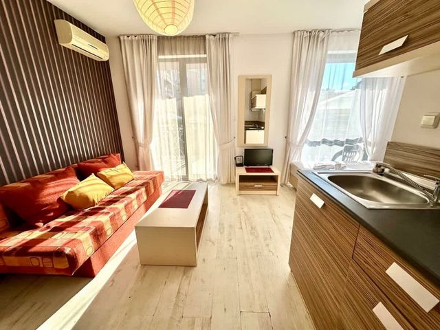 Cozy Rainbow 3  studio direct to the pool