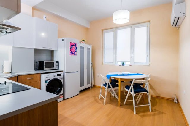 Sofia’s Best Area - Workspace+300 MBPS WiFi