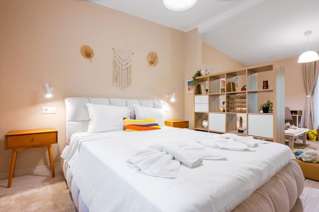 Central Stylish Suite & Studio with Shared Terrace