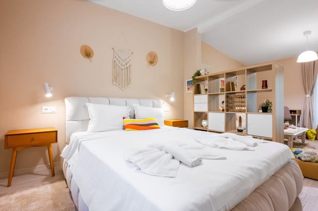 Central Stylish Suite & Studio with Shared Terrace