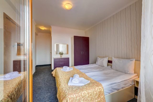 Colorful 2BD Apartment with Indoor Fireplace