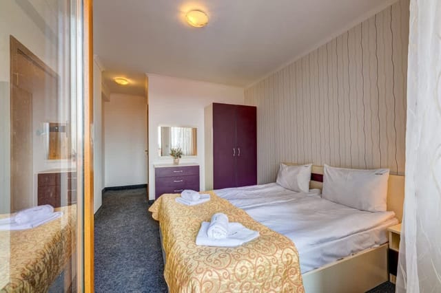 Colorful 2BD Apartment with Indoor Fireplace