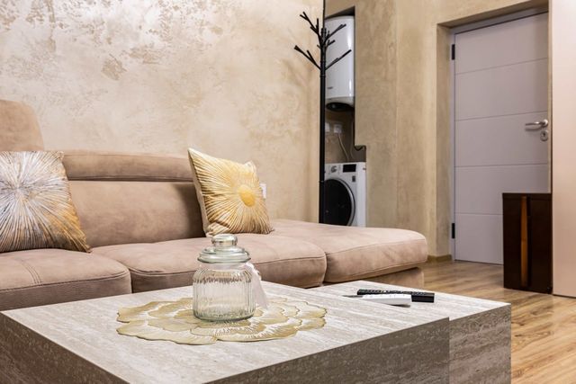 Sunny Modern 1BR Retreat with Cozy Balcony